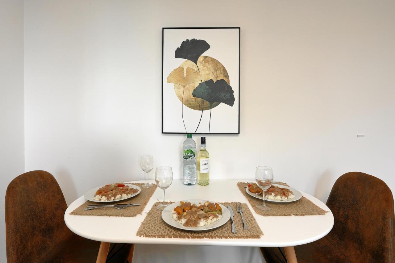 Stay&Dream - 75M² - Two Bedrooms - Kitchen - Netflix Essen Luaran gambar
